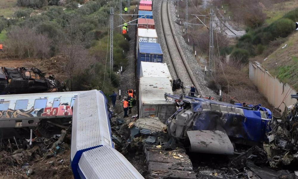 Τέμπη: Θρήνος στην Καλαμπάκα με τον θάνατο τριών φοιτητριών